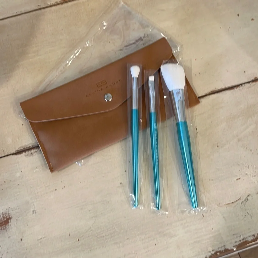 Elaina Badro/ Baby Blue makeup brushes​​​​​​​​​​​​​